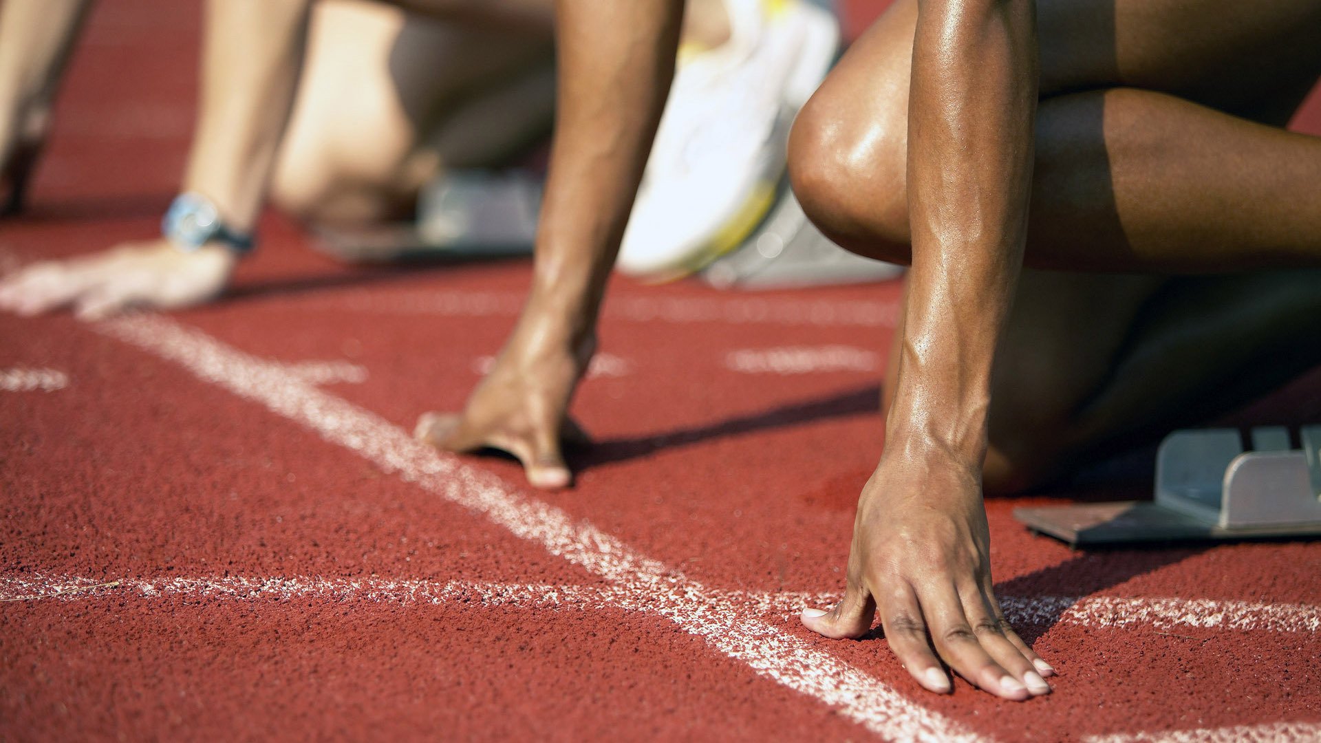 魔幻现实主义,当雷诺车队用绝杀击碎红牛二队,周冠宇的历史首次带队胜利