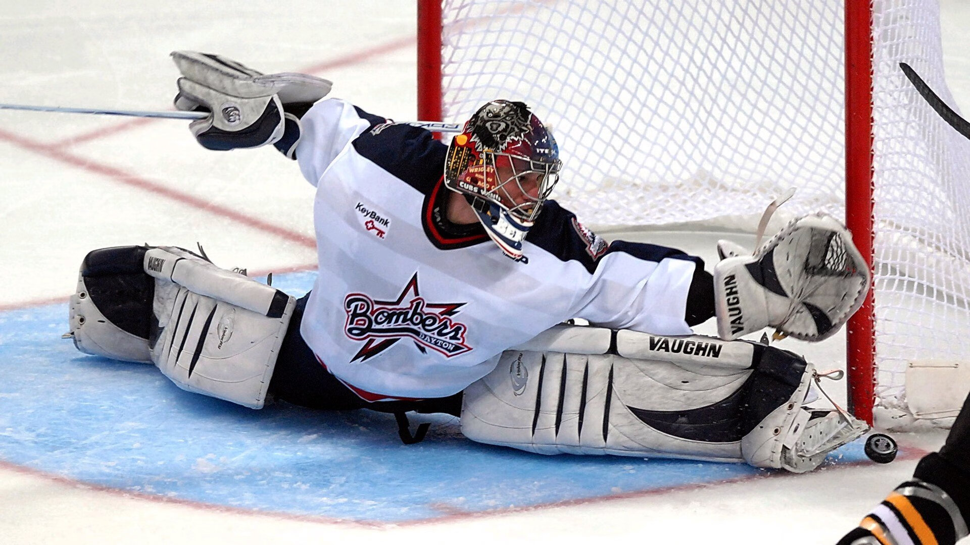 绿茵场与乒乓球台的双重奏,瑞典铁骑与许昕的共同火热启示